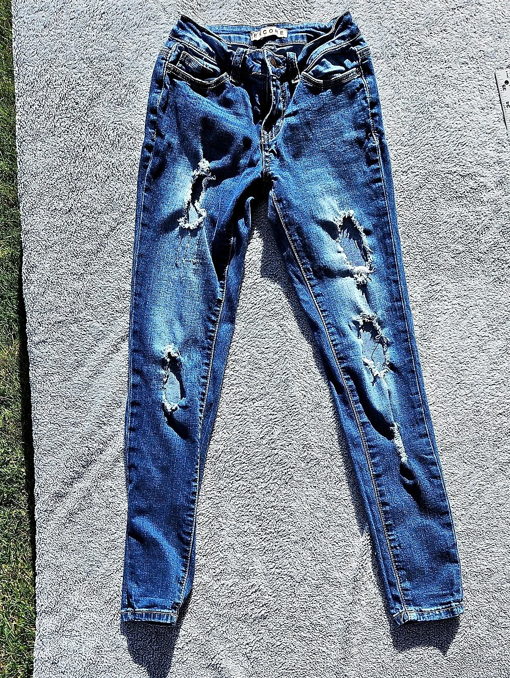 Encore distressed skinny jeans in blue denim Size 00